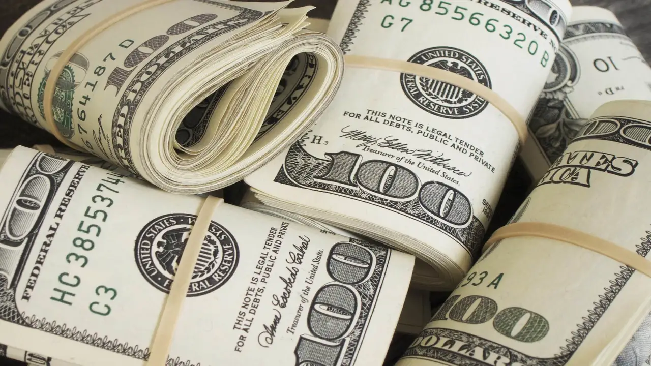 تحركات مفاجئة.. سعر الدولار في البنوك المصرية يتأثر بقرار خفض الفائدة الأخير